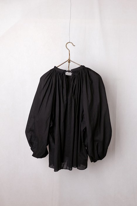 R&D.M.Co- GATHER SMOCK ブラウス ブラック R&D.M.Co- オールドマンズテーラー : PRINCESS FLOWER GATHER SMOCK