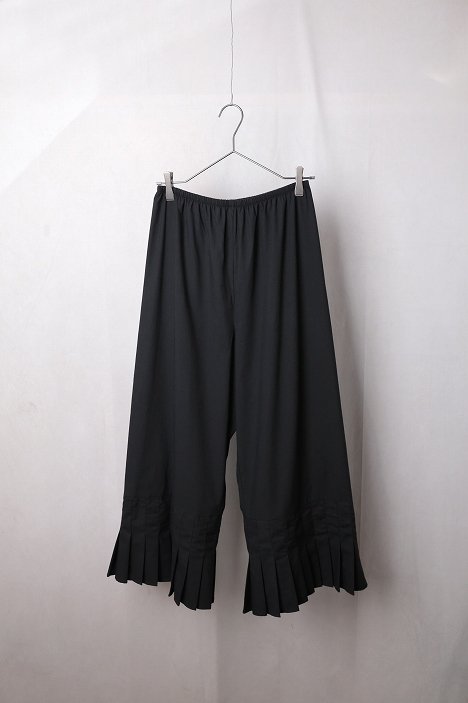 新品タグ付き】SUSURI フルッターパンツ 黒