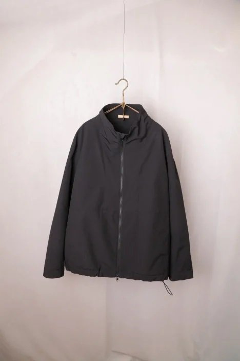 LAMOND（ラモンド）｜STAND NECK WIDE BLOUSON（Black）｜通販 - ソコノワ