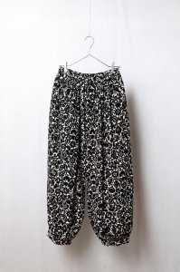 R&D.M.Co-MONO TRICK PRINT ALADDIN GUM PANTSBlack