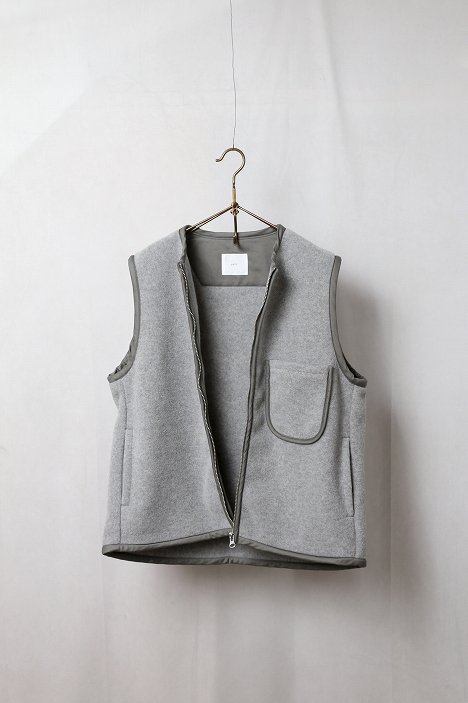 prit（プリット）ウール混フリース ノーカラーZIPベスト（Gray）｜通販
