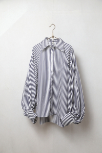 <img class='new_mark_img1' src='https://img.shop-pro.jp/img/new/icons8.gif' style='border:none;display:inline;margin:0px;padding:0px;width:auto;' />M53.DIFFERENCE GATHER SHIRTNavyladies