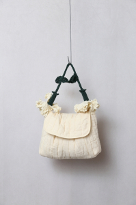<img class='new_mark_img1' src='https://img.shop-pro.jp/img/new/icons8.gif' style='border:none;display:inline;margin:0px;padding:0px;width:auto;' />ASEEDONCLOUDShokuonshitsu flower bagIvory