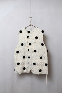 <img class='new_mark_img1' src='https://img.shop-pro.jp/img/new/icons8.gif' style='border:none;display:inline;margin:0px;padding:0px;width:auto;' />ASEEDONCLOUDGarden instrumentalist vestOff whiteunisex