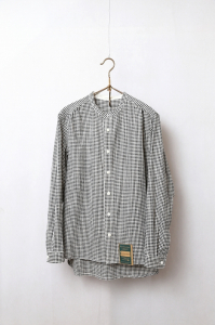 <img class='new_mark_img1' src='https://img.shop-pro.jp/img/new/icons8.gif' style='border:none;display:inline;margin:0px;padding:0px;width:auto;' />HandwerkerHW collarless shirtBlackladies