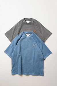 <img class='new_mark_img1' src='https://img.shop-pro.jp/img/new/icons8.gif' style='border:none;display:inline;margin:0px;padding:0px;width:auto;' />HARiH T-SHIRT2colorladies