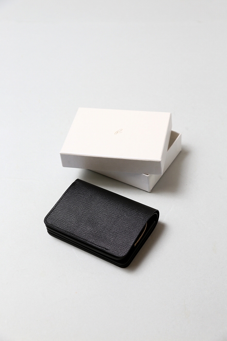 美品　forme short wallet Class black forme（フォルメ）Short Wallet（ALL Black）Serpentine｜通販