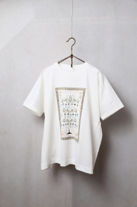 <img class='new_mark_img1' src='https://img.shop-pro.jp/img/new/icons8.gif' style='border:none;display:inline;margin:0px;padding:0px;width:auto;' />ASEEDONCLOUDshokuonshitsu T-shirtFamily tree printOff whiteladies