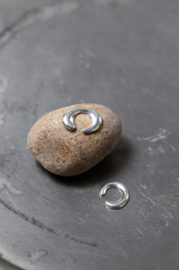 <img class='new_mark_img1' src='https://img.shop-pro.jp/img/new/icons8.gif' style='border:none;display:inline;margin:0px;padding:0px;width:auto;' />neutralÿ̤Υ ear cuffSV950