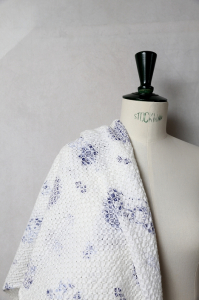 <img class='new_mark_img1' src='https://img.shop-pro.jp/img/new/icons8.gif' style='border:none;display:inline;margin:0px;padding:0px;width:auto;' />R&D.M.Co-TRELLIS COUCHING STITCH SUMMER BLANKETLondon Blue Willow