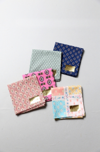 <img class='new_mark_img1' src='https://img.shop-pro.jp/img/new/icons8.gif' style='border:none;display:inline;margin:0px;padding:0px;width:auto;' />Mistral Les indiennes de NimesBANDANA5color