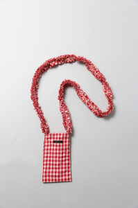 <img class='new_mark_img1' src='https://img.shop-pro.jp/img/new/icons8.gif' style='border:none;display:inline;margin:0px;padding:0px;width:auto;' />R&D.M.Co-|GINGHAM CHECK FRILL SHOULDER POCHETTE(Red)