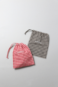 <img class='new_mark_img1' src='https://img.shop-pro.jp/img/new/icons8.gif' style='border:none;display:inline;margin:0px;padding:0px;width:auto;' />R&D.M.Co-|GINGHAM CHECK DRAWSTRING BAG(S)