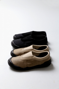 <img class='new_mark_img1' src='https://img.shop-pro.jp/img/new/icons8.gif' style='border:none;display:inline;margin:0px;padding:0px;width:auto;' />MOONSTARSKOOLERGOATRAINER2colorunisex