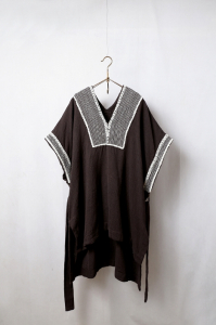 <img class='new_mark_img1' src='https://img.shop-pro.jp/img/new/icons8.gif' style='border:none;display:inline;margin:0px;padding:0px;width:auto;' />GUPTIHAOver Dyed Slab Khadi Nomad GiletD.Brownladies
