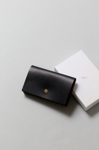 <img class='new_mark_img1' src='https://img.shop-pro.jp/img/new/icons8.gif' style='border:none;display:inline;margin:0px;padding:0px;width:auto;' />formeCard caseBlackBrownLiscio