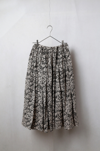 <img class='new_mark_img1' src='https://img.shop-pro.jp/img/new/icons8.gif' style='border:none;display:inline;margin:0px;padding:0px;width:auto;' />R&D.M.Co-WILD BERRY GATHER SKIRTFlaxladies