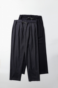 <img class='new_mark_img1' src='https://img.shop-pro.jp/img/new/icons8.gif' style='border:none;display:inline;margin:0px;padding:0px;width:auto;' />LAMONDCASHMERE TOUCH HRMS LINE SLACKS2color