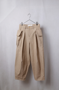 <img class='new_mark_img1' src='https://img.shop-pro.jp/img/new/icons8.gif' style='border:none;display:inline;margin:0px;padding:0px;width:auto;' />ASEEDONCLOUDP.E. trousersSand beigeunisex