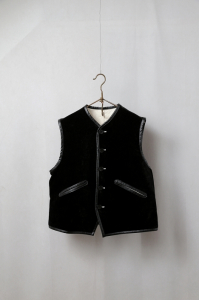 <img class='new_mark_img1' src='https://img.shop-pro.jp/img/new/icons8.gif' style='border:none;display:inline;margin:0px;padding:0px;width:auto;' />ASEEDONCLOUD��Reversible uniform vest��Black��ladies