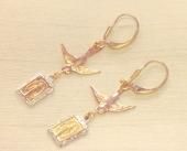ハンドメイド限定品☆幸せを運ぶツバメのゴールドピアス