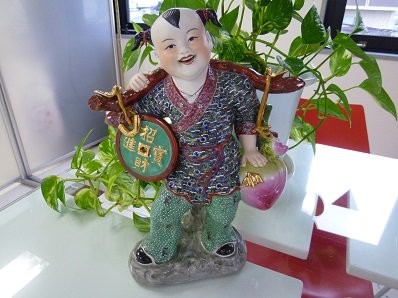 幸運を運ぶ子供 金運と長寿 の陶器のお人形 ハンドメイド Chai Tro チャイトロ チャイナでレトロな雑貨屋さん 中国 アジア雑貨取扱