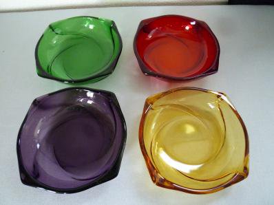 アンティーク　ガラス製カラー食器　平皿４枚セット - Chai-Tro（チャイトロ） - チャイナでレトロな雑貨屋さん - 中国・アジア雑貨取扱