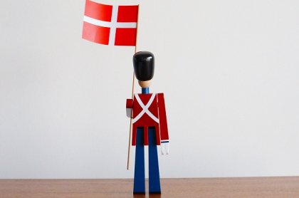 KAY BOJESEN DENMARK(カイ・ボイスン デンマーク)衛兵 旗持ちの通販 