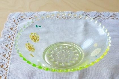 北欧ヴィンテージ食器|ガラスのボウル 24cm(黄色/花柄) 通販 北欧ヴィンテージ食器|ガラスのボウル 24cm(黄色/花柄) 通販
