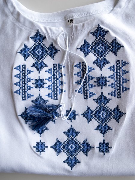 ウクライナ刺繍Tシャツ / 子ども用 / 140cm
