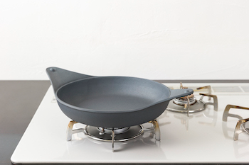 naked pan 両手 24cm 深形 | 及源鋳造【公式オンラインショップ】 naked pan 両手 24cm 深形 | 及源鋳造【公式オンラインショップ】