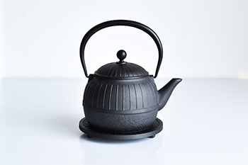 鉄瓶 八千草 1.2L - 及源鋳造【公式オンラインショップ】OIGEN 鉄瓶 八千草 1.2L - 及源鋳造【公式オンラインショップ】OIGEN