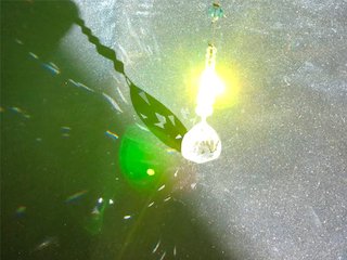 スワロフスキーガラスの光反射イエロー