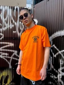 college家紋T-shirt (ORN)<img class='new_mark_img2' src='https://img.shop-pro.jp/img/new/icons5.gif' style='border:none;display:inline;margin:0px;padding:0px;width:auto;' />