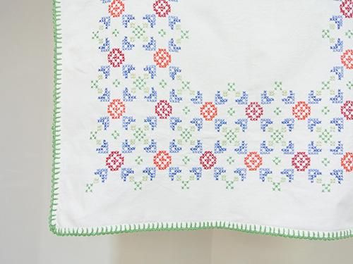 緑園|東欧雑貨 ドイツ 幾何学模様刺繍テーブルクロス 緑園|東欧雑貨 ドイツ 幾何学模様刺繍テーブルクロス