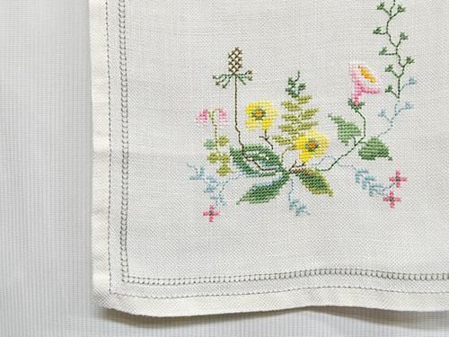 緑園 北欧雑貨 フィンランド 野の花刺繍テーブルセンター