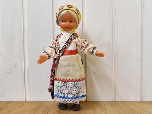緑園｜東欧雑貨 旧ソ連 民族衣装を着た大きな女の子人形