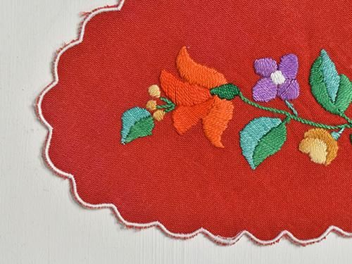 緑園｜東欧生地 ハンガリー カロチャ刺繍ドイリー（赤）