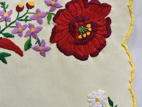 緑園｜東欧生地 ハンガリー カロチャ刺繍テーブルセンター（白B）