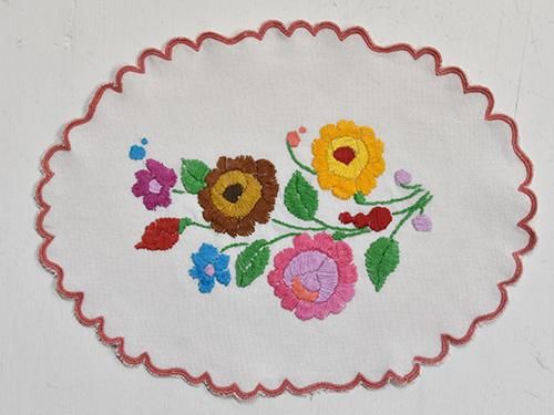 緑園｜東欧生地 ハンガリー カロチャ刺繍ドイリー（白）