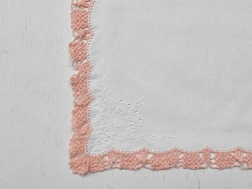 緑園｜東欧雑貨 ドイツ 刺繍レースハンカチ（ピンク）