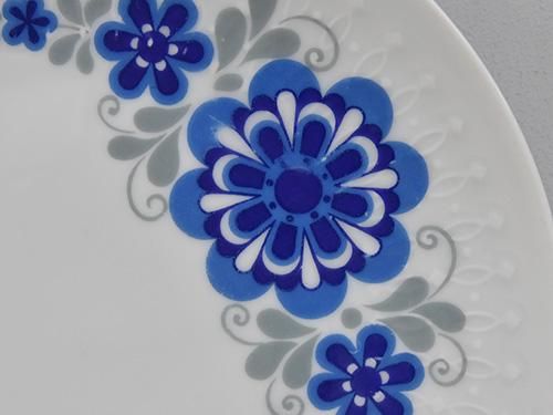 青い花模様の楕円形プレート Asake YOKKAICHI JAPAN青い花柄の楕円形皿 陶器製 プレート