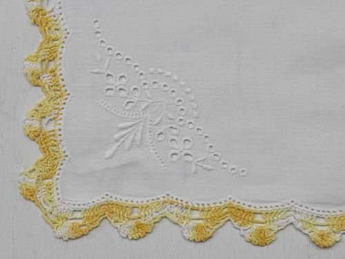 緑園｜東欧雑貨 ドイツ 刺繍レースハンカチ（黄色）