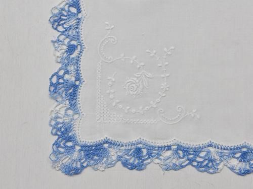 緑園｜東欧雑貨 ドイツ 刺繍レースハンカチ（青水色）