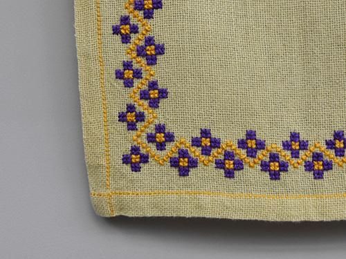 ドイツのヴィンテージ手刺繍クロス 25×25 白のカットワーク刺繍