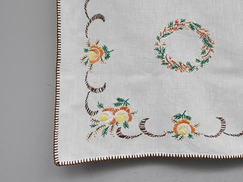 緑園｜東欧クロス ドイツ リース刺繍テーブルクロス（77×67）