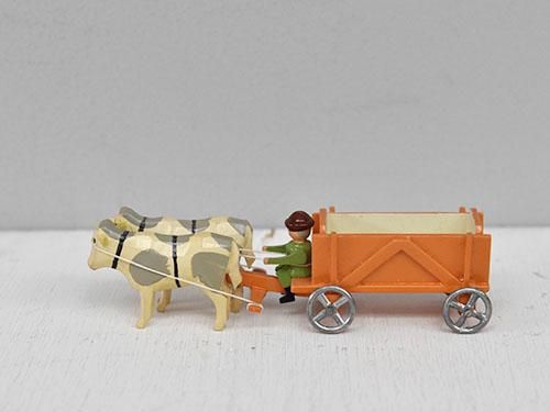 WF-20ドイツアンティーク木製 小さな牛車　荷車をひく2頭の牛さん　ザイフェン WF-20ドイツアンティーク木製 小さな牛車 荷車をひく2頭の牛さん