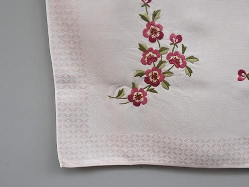 緑園｜東欧クロス ドイツ お花刺繍テーブルクロス（76×76）