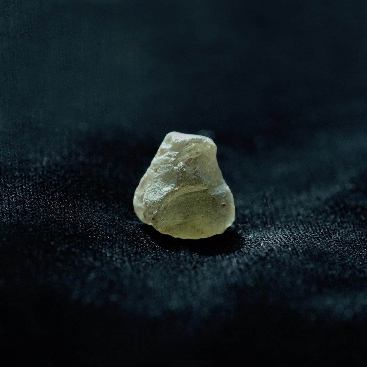 素材…モルダバイト隕石 ナチュラル原石 モルダバイト フックピアス