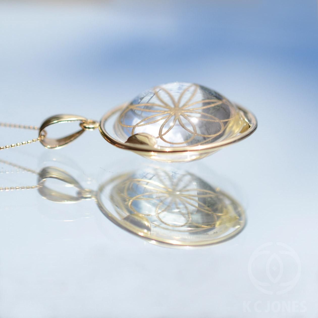 アメンティー ヴェシカパイシスペンダント 18K